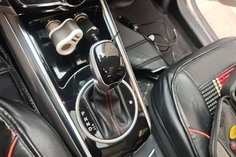 Used Zotye Domy X5 2017 Upgraded Model 1.5T CVT ZhiXian Edition Gear Lever