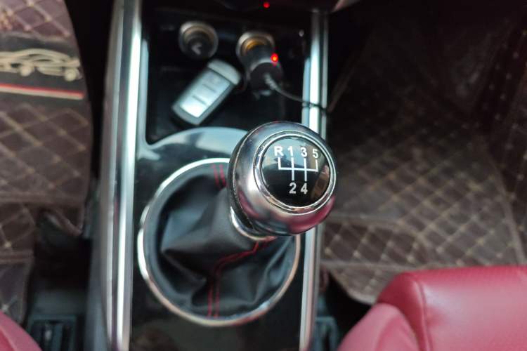Used Zotye Domy X5 2017 Platinum Edition 1.5T Manual Luxury Model Gear Lever
