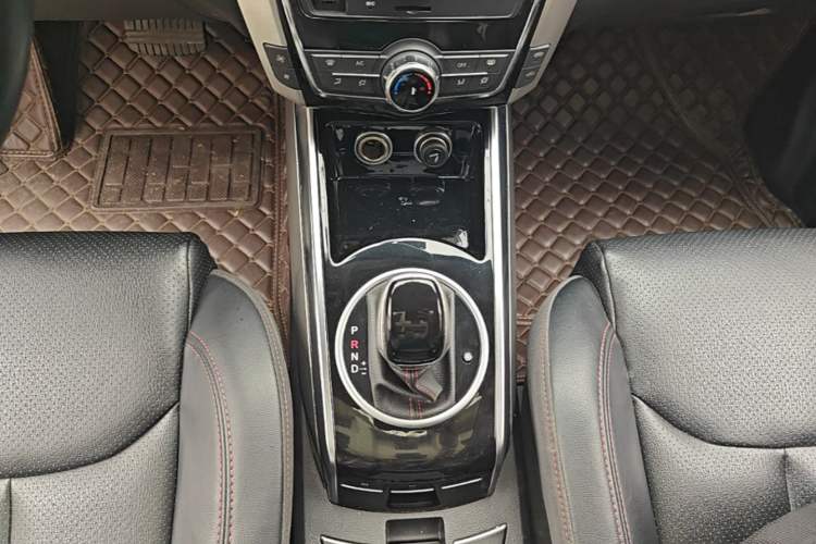 Used Zotye Domy X5 2017 Classic Edition 1.5T CVT Supreme Model Gear Lever