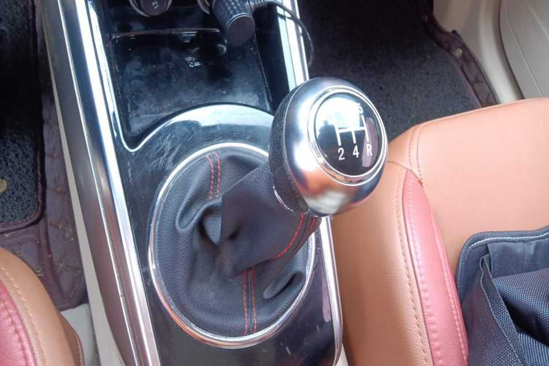 Used Zotye Domy X5 2017 Value Edition 1.6L Manual Fashion Model Gear Lever