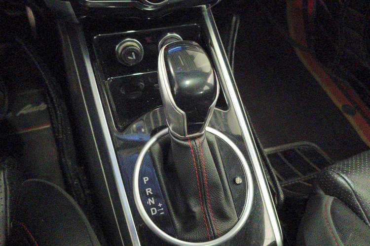 Used Zotye Domy X5 2017 Upgraded Model 1.5T CVT ZhiXian Edition Gear Lever