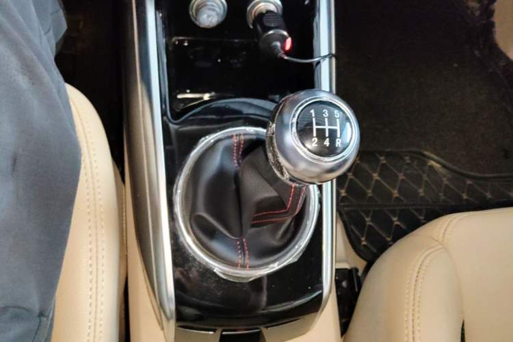 Used Zotye Domy X5 2017 Value Edition 1.6L Manual Comfort Model Gear Lever