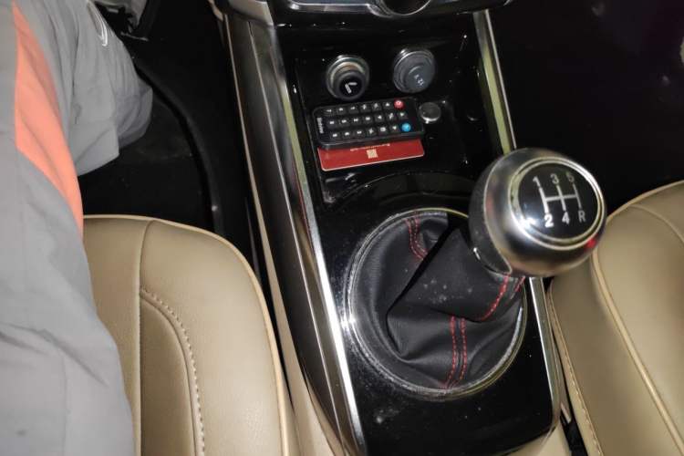 Used Zotye Domy X5 2017 Value Edition 1.6L Manual Fashion Model Gear Lever