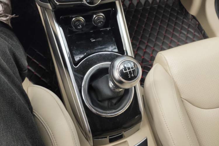 Used Zotye Domy X5 2017 Upgraded Model 1.5T Manual Luxury Version Gear Lever