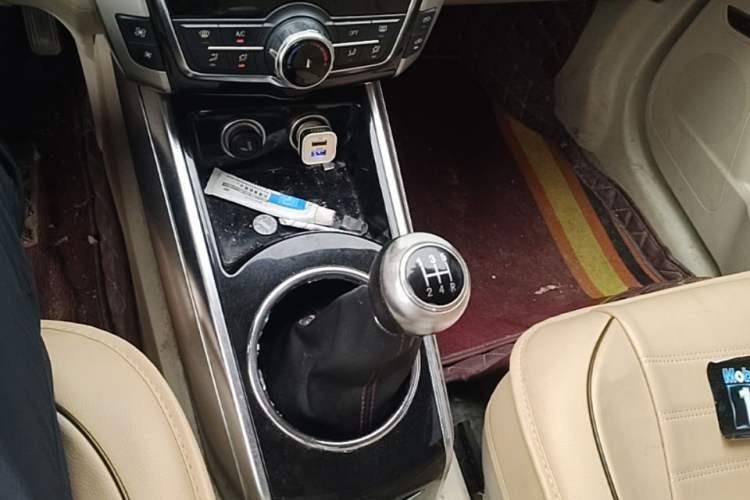 Used Zotye Domy X5 2017 Value Edition 1.6L Manual Comfort Model Gear Lever