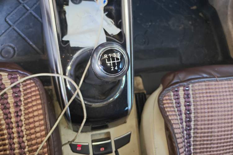 Used Zotye Domy X5 2017 Upgraded Model 1.5T Manual Luxury Version Gear Lever