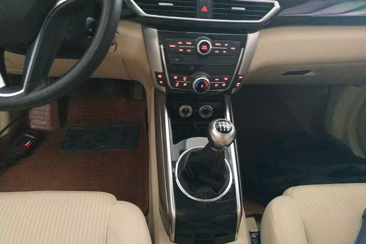 Used Zotye Domy X5 2017 Value Edition 1.6L Manual Comfort Model Gear Lever
