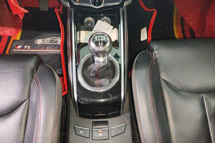Used Zotye Domy X5 2017 Upgraded Model 1.5T Manual Luxury Edition Gear Lever