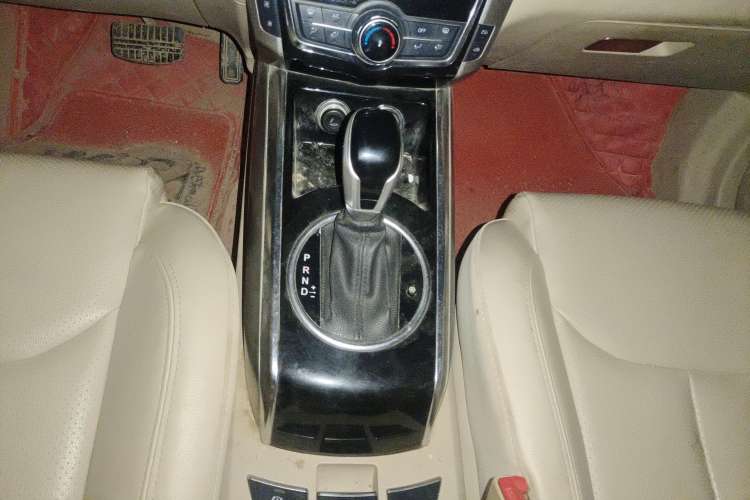 Used Zotye Domy X5 2017 Upgraded Model 1.5T CVT Landlord Edition Gear Lever