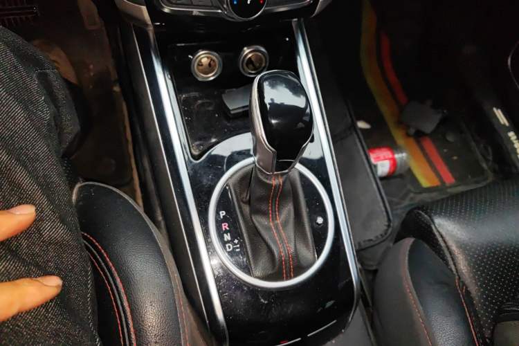 Used Zotye Domy X5 2017 Upgraded Model 1.5T CVT ZhiXian Edition Gear Lever