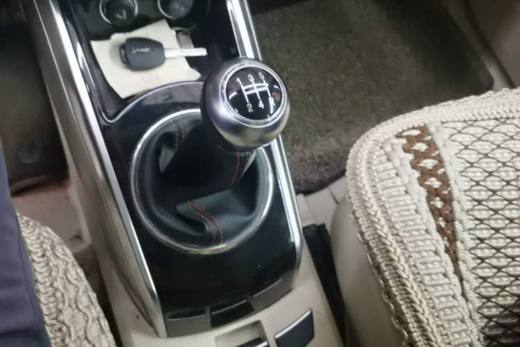 Used Zotye Domy X5 2017 Value Edition 1.6L Manual Comfort Model Gear Lever