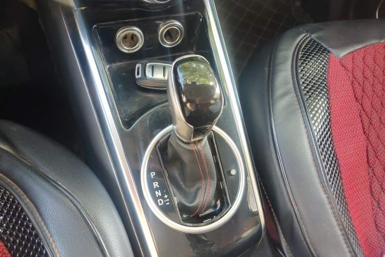 Used Zotye Domy X5 2017 Upgraded Model 1.5T CVT ZhiXian Edition Gear Lever