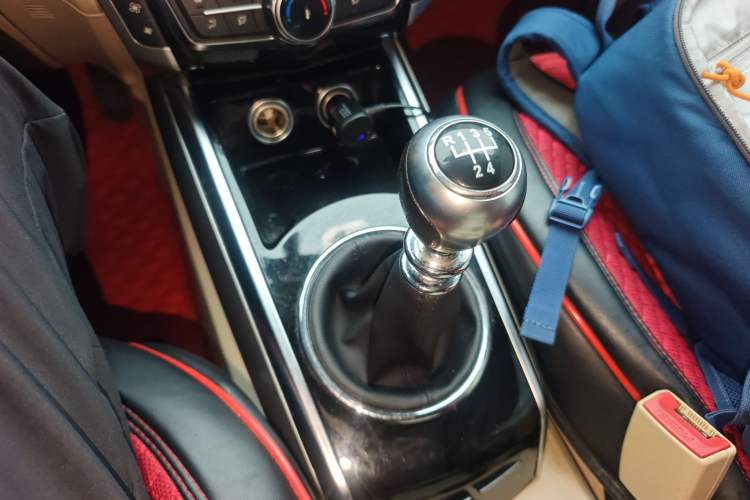 Used Zotye Domy X5 2017 Upgraded Model 1.5T Manual Luxury Version Gear Lever