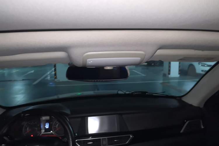 Used Zotye Domy X5 2017 Upgraded Model 1.5T Manual Luxury Edition Headliner