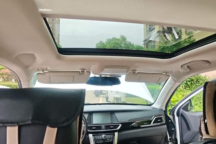 Used Zotye Domy X5 2017 Upgraded Model 1.5T CVT ZhiXian Edition Headliner