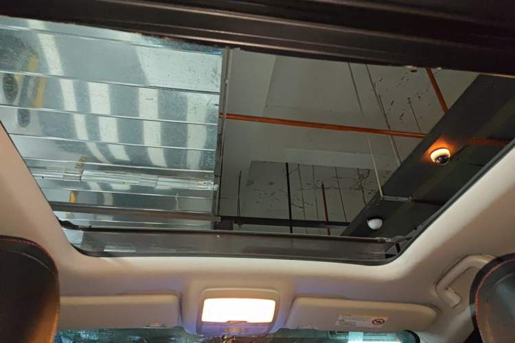 Used Zotye Domy X5 2017 Upgraded Model 1.5T CVT ZhiXian Edition Headliner