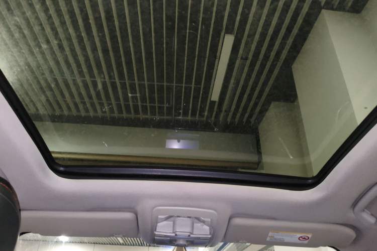 Used Zotye Domy X5 2017 Upgraded Model 1.5T CVT ZhiXian Edition Headliner