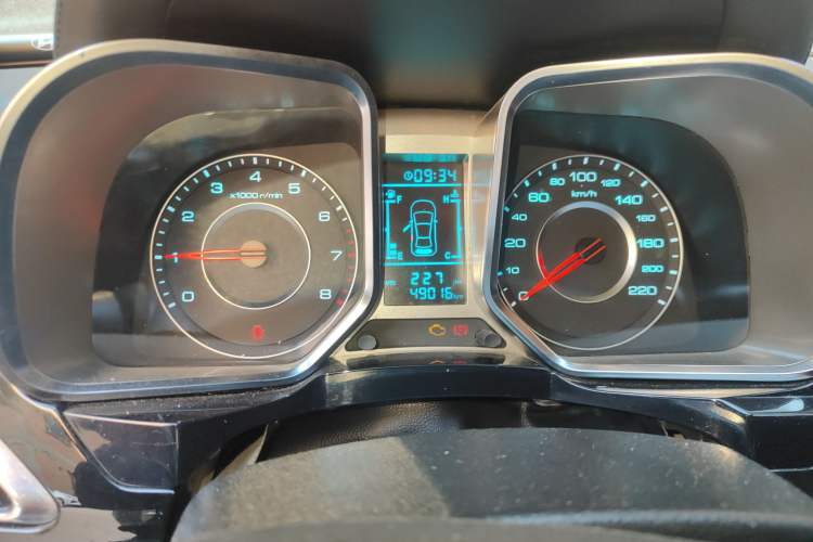 Used Zotye Domy X5 2017 Upgraded Model 1.5T Manual Luxury Version Instrument Cluster