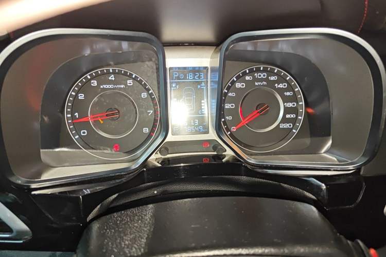 Used Zotye Domy X5 2017 Upgraded Model 1.5T CVT ZhiXian Edition Instrument Cluster