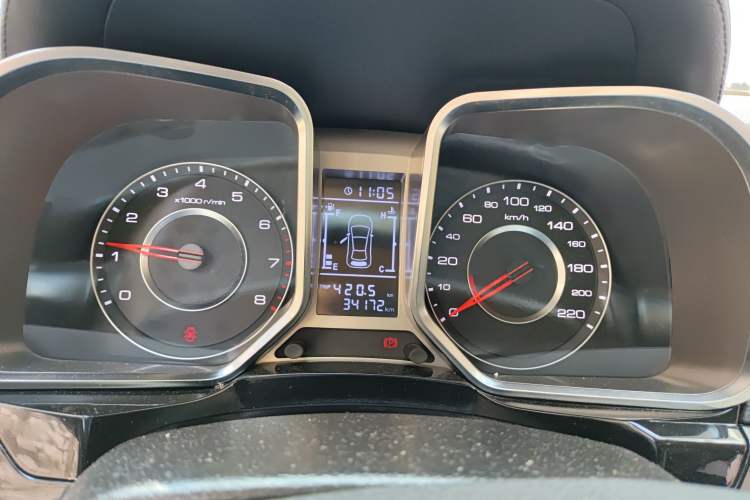 Used Zotye Domy X5 2017 Upgraded Model 1.5T Manual Luxury Version Instrument Cluster