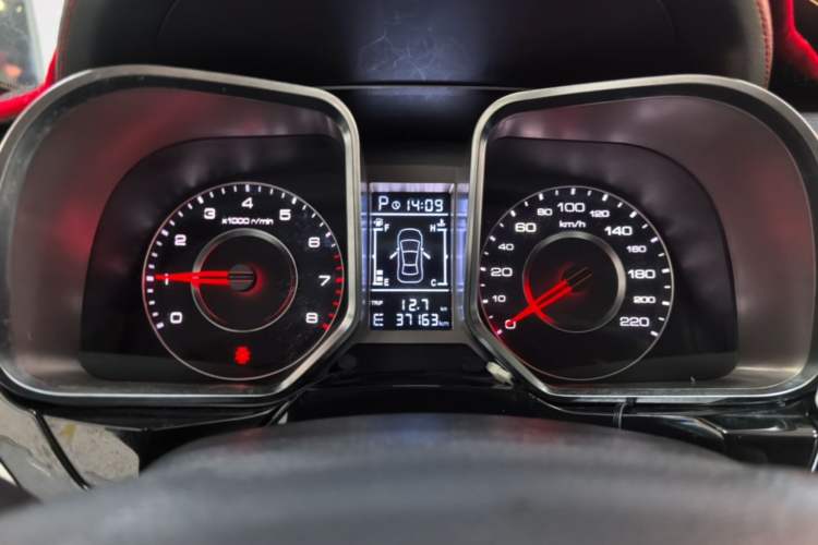 Used Zotye Domy X5 2017 Upgraded Model 1.5T CVT Governor Edition Instrument Cluster