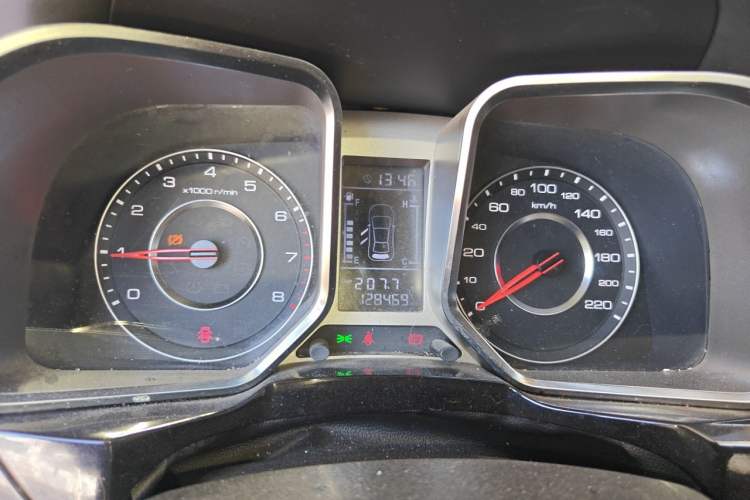 Used Zotye Domy X5 2017 Upgraded Model 1.5T Manual Luxury Version Instrument Cluster