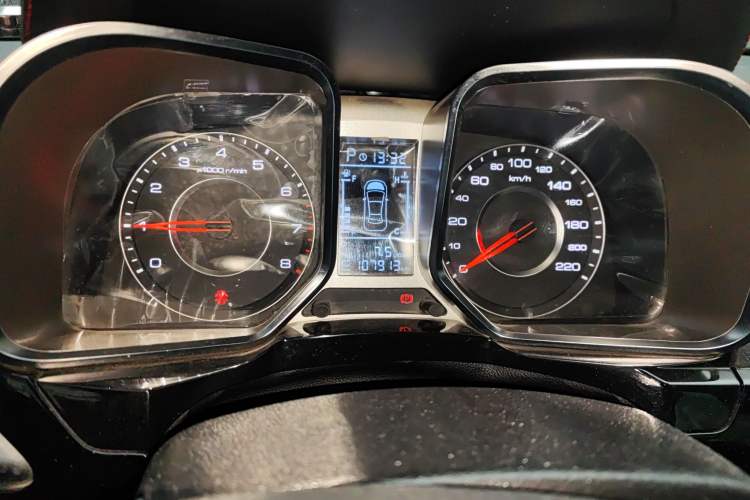 Used Zotye Domy X5 2017 Upgraded Model 1.5T CVT ZhiXian Edition Instrument Cluster
