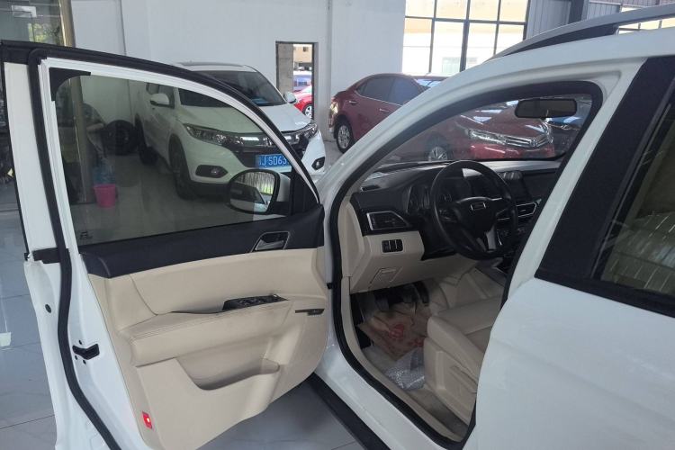 Used Zotye Domy X5 2017 Value Edition 1.6L Manual Fashion Model Interior 2