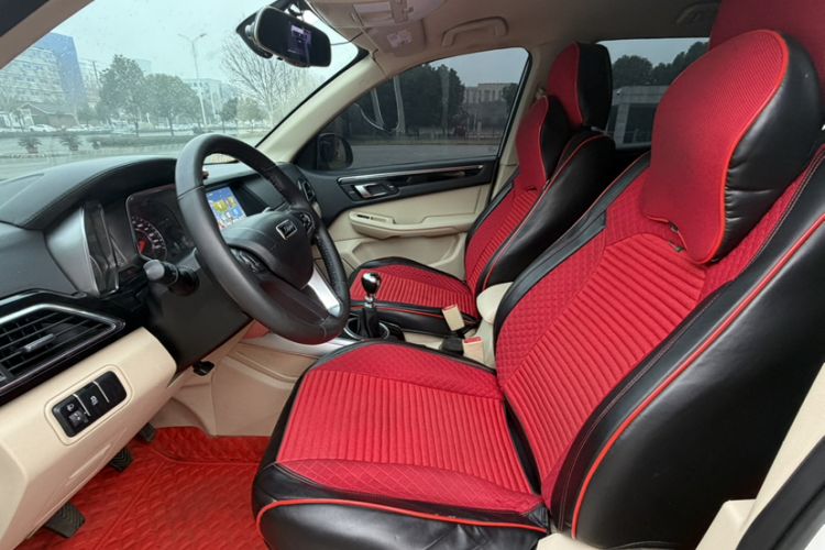 Used Zotye Domy X5 2017 Upgraded Model 1.5T Manual Luxury Version Interior 2
