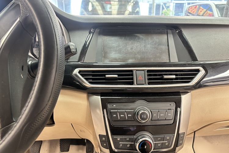 Used Zotye Domy X5 2017 Value Edition 1.6L Manual Comfort Model Interior 3