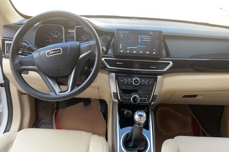 Used Zotye Domy X5 2017 Value Edition 1.6L Manual Comfort Model Interior 3