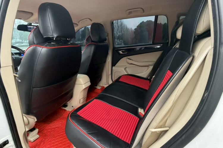 Used Zotye Domy X5 2017 Upgraded Model 1.5T Manual Luxury Version Interior 3