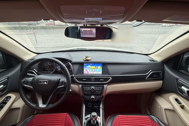 Used Zotye Domy X5 2017 Upgraded Model 1.5T Manual Luxury Version Interior 4