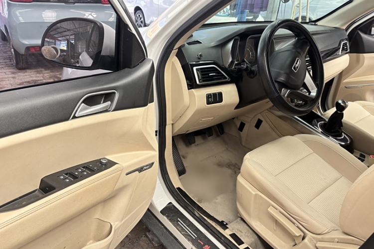Used Zotye Domy X5 2017 Value Edition 1.6L Manual Comfort Model Interior 6