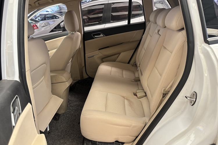 Used Zotye Domy X5 2017 Value Edition 1.6L Manual Comfort Model Interior 7