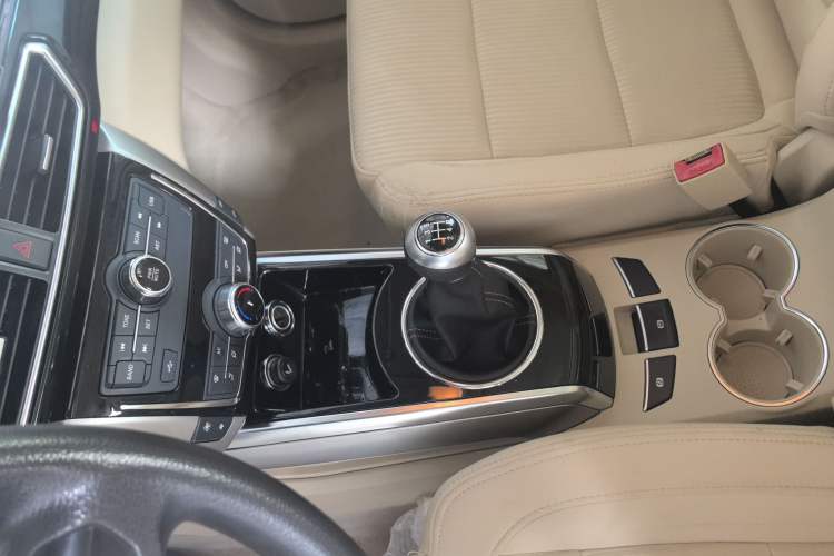 Used Zotye Domy X5 2017 Value Edition 1.6L Manual Fashion Model Interior 7