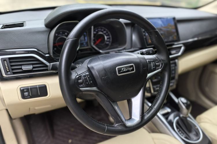 Used Zotye Domy X5 2017 Upgraded Model 1.5T CVT Landlord Edition Interior 9