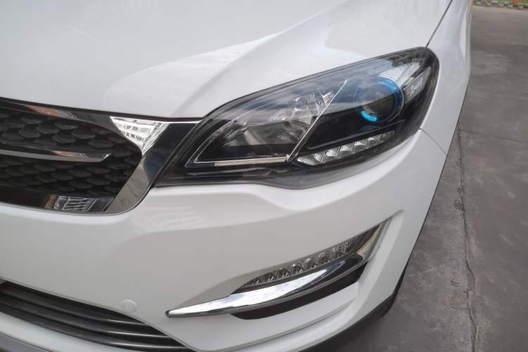 Used Zotye Domy X5 2017 Upgraded Model 1.5T Manual Luxury Version Left Front Headlight
