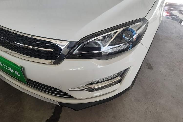 Used Zotye Domy X5 2017 Upgraded Model 1.5T CVT Landlord Edition Left Front Headlight
