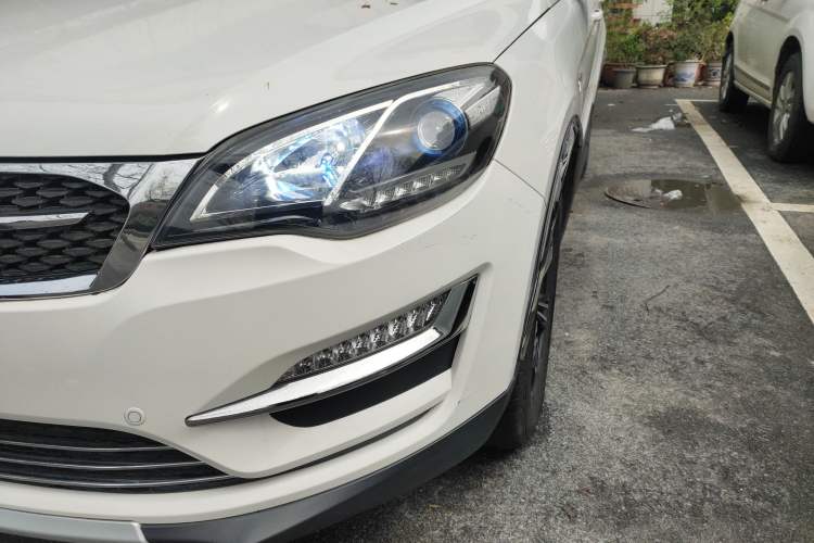 Used Zotye Domy X5 2017 Upgraded Model 1.5T Manual Luxury Version Left Front Headlight