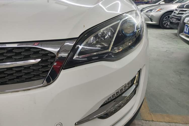 Used Zotye Domy X5 2017 Upgraded Model 1.5T Manual Luxury Edition Left Front Headlight