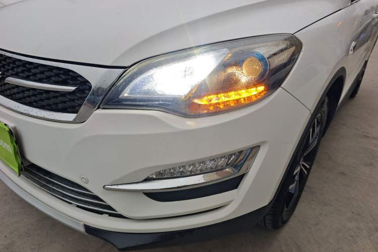 Used Zotye Domy X5 2017 Upgraded Model 1.5T Manual Luxury Version Left Front Headlight