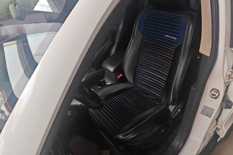 Used Zotye Domy X5 2017 Upgraded Model 1.5T Manual Luxury Edition Left Front Seat