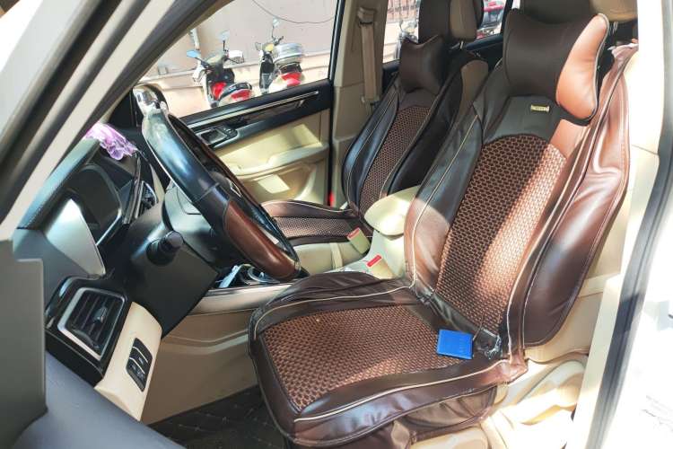 Used Zotye Domy X5 2017 Upgraded Model 1.5T Manual Luxury Version Left Front Seat