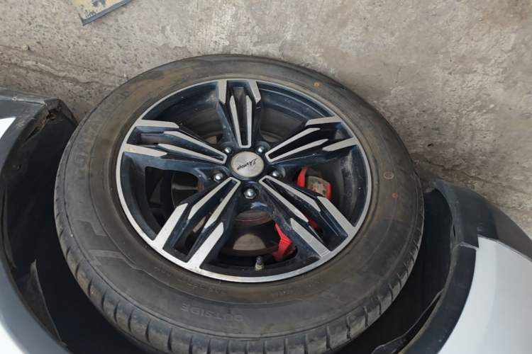 Used Zotye Domy X5 2017 Upgraded Model 1.5T CVT Landlord Edition Left Front Wheel Hub