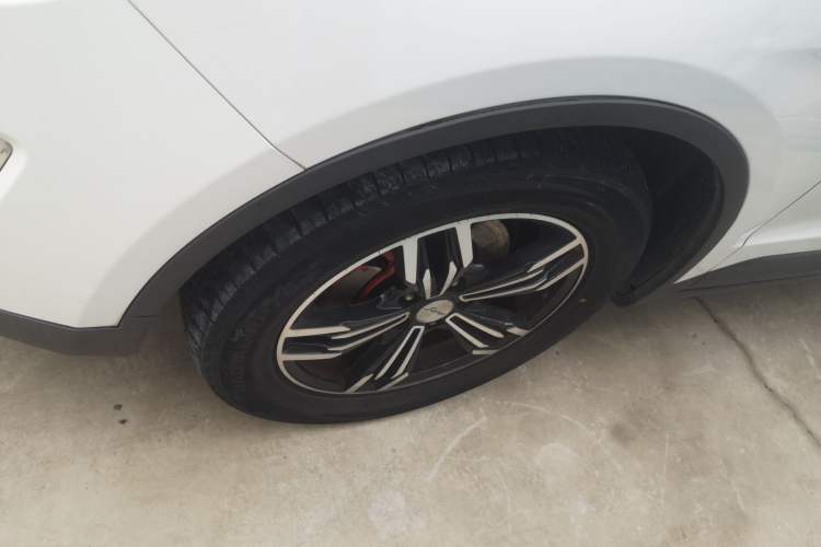 Used Zotye Domy X5 2017 Upgraded Model 1.5T Manual Luxury Version Left Front Wheel Hub