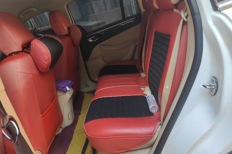 Used Zotye Domy X5 2017 Upgraded Model 1.5T Manual Luxury Version Left Rear Seat
