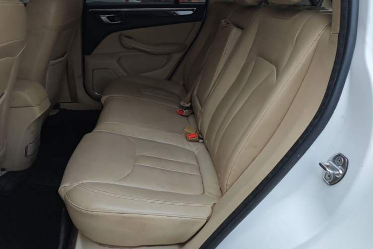 Used Zotye Domy X5 2017 Upgraded Model 1.5T CVT Landlord Edition Left Rear Seat