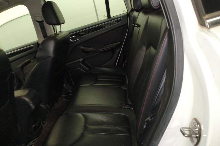 Used Zotye Domy X5 2017 Upgraded Model 1.5T CVT ZhiXian Edition Left Rear Seat