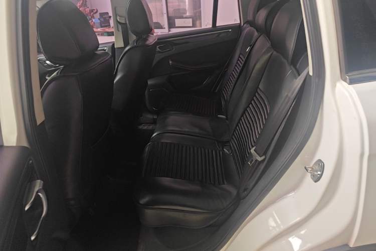 Used Zotye Domy X5 2017 Upgraded Model 1.5T Manual Luxury Edition Left Rear Seat